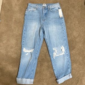 NEW BEEN WORN/TAGS ON!! BDG URBAN OUTFITTERS distressed jeans!